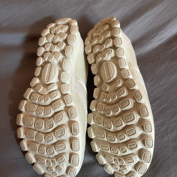 Skecher slip on casual shoes - Picture 3 of 3